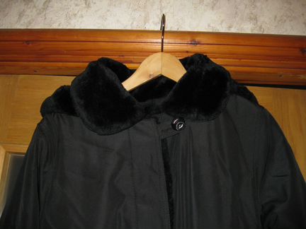 Пальто зимнее с капюшоном новое р.48-52