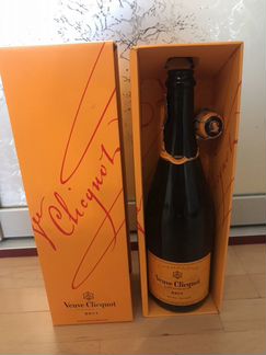 Бутылка из-под шампанского Veuve Clicquot с коробк