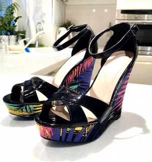 Босоножки на танкетке р.36