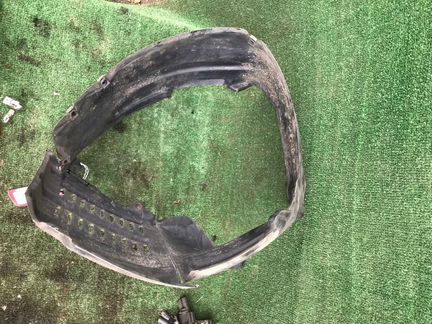 Подкрылок передний правый Mitsubishi Space Wagon