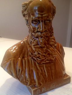 Бюст Л. Н. Толстой