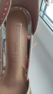 Босоножки со стразами Truffle collection