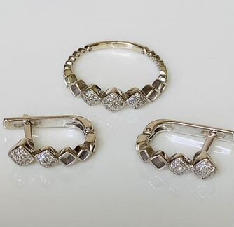 Комплект из белого золота с бриллиантами