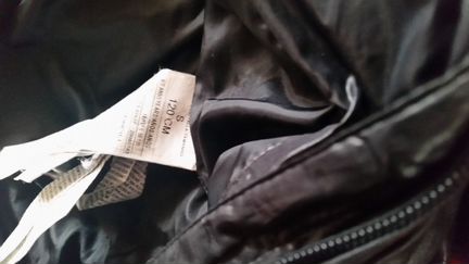 Пуховик черный для девочки Benetton