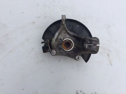 Кулак поворотный передний левый Volkswagen Passat