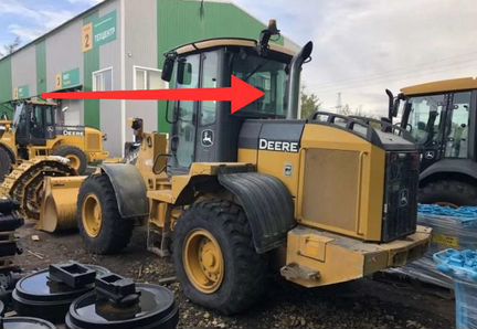 Стекло заднее на погрузчик John Deere 444k