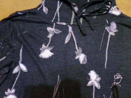 Серое платье с капюшоном р.48-50