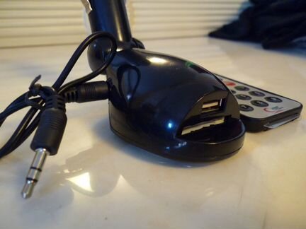 Автомобильный USB-SD-AUX-MP3 радиотрансмиттер