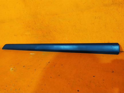 Молдинг двери передний левый Skoda Yeti 1