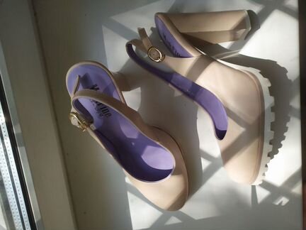 Бежевые туфли 36 размер