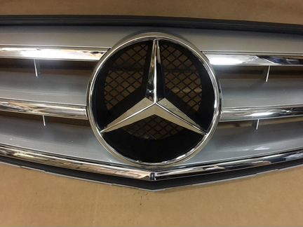Решетка радиатора Mercedes W204