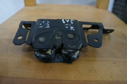 BMW X3 E83 замок крышки багажника