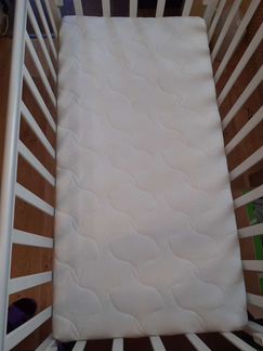 Кроватка детская + матрас + наматрасник + 2 к.бель