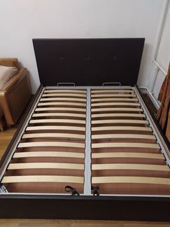 Двуспальная кровать с анатомическим матрасом