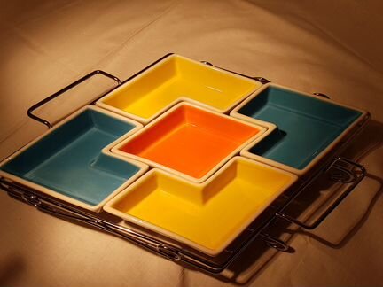 Цветная менажница-салатница на подставке