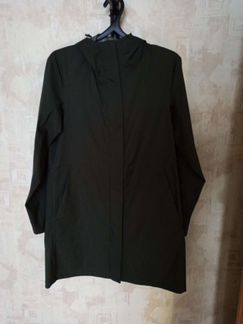 Мембранная оливковая куртка Uniqlo S