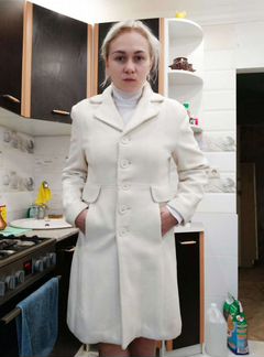 Пальто цвета шампанское, белое
