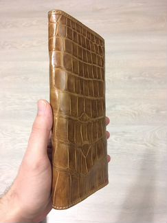Кошелек из кожи крокодила