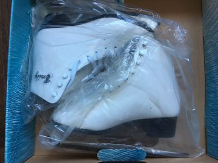 Коньки фигурные женские