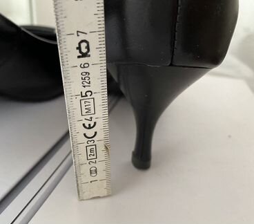 Туфли-лодочки с острым носком 39 размер