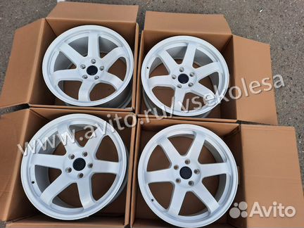 Комплект новых дисков R18 Vossen Rota white