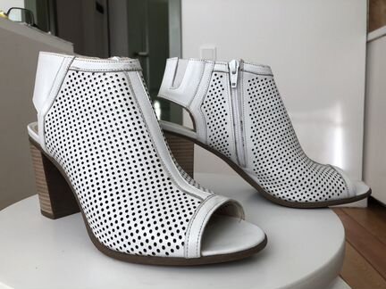 Белые сандалии на каблуке Pelligioco размер 40