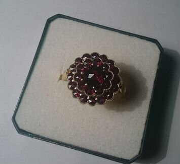 Кольцо с гранатом 