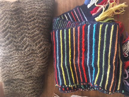 Шарфы, шапки, платки