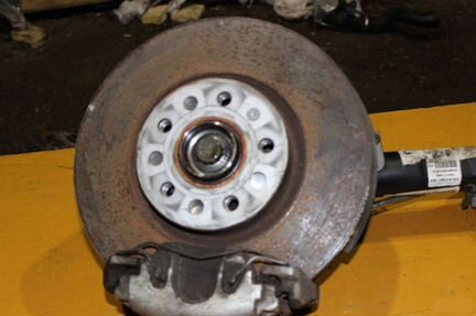 Стойка подвески передняя Volkswagen Jetta 5