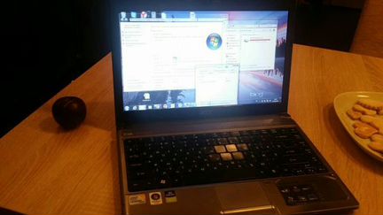 Acer Aspire 3810T (Intel Core2, 4гига, 13 дюймов.)
