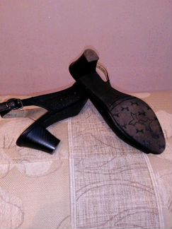 Кожаные босоножки