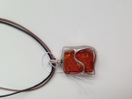 Новый серебряный кулон с янтарем