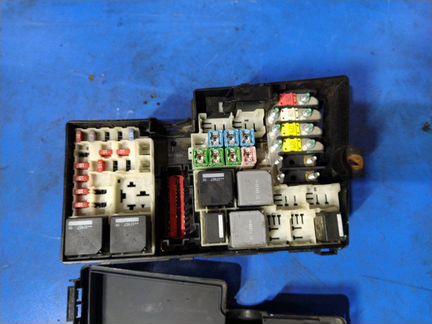 Блок предохранителей моторный Ford Focus 2