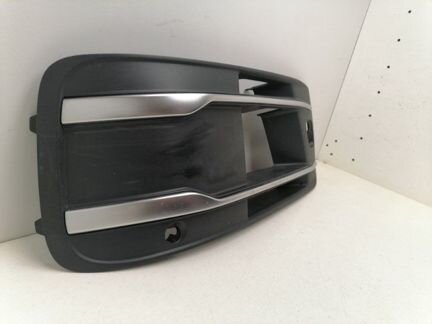 Решетка в бампер передняя правая Audi Q7 4M