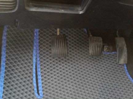 Новые коврики в салон Mitsubishi Carisma