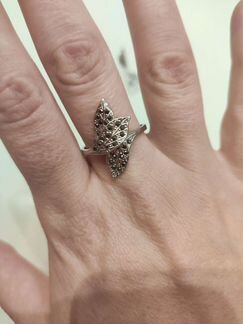 Серебряные серьги и кольцо