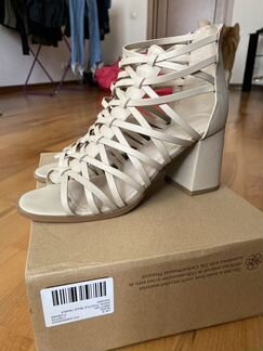 Бежевые босоножки аля гладиаторы