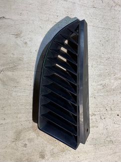 Решетка радиатора передняя правая Mitsubishi Colt