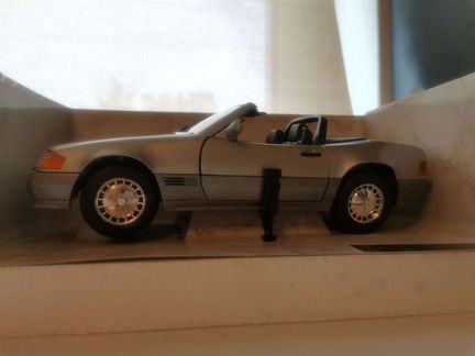 Подарок на Новый год Модель Mercedes-Benz 1/18
