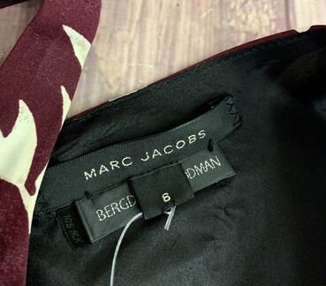 Женственное платье футляр Marc Jacobs S