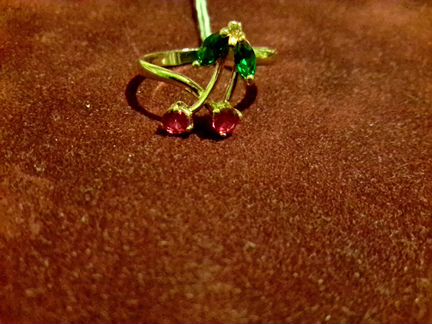 Кольцо корунд,шпинель,золоченое серебро,новое,1995