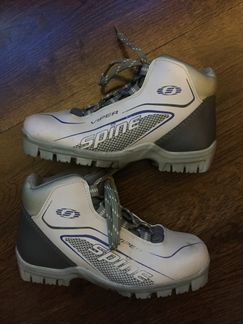 Детские лыжные ботинки
