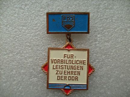 Продам значки