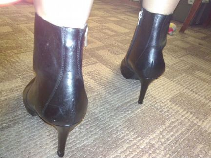 Полусапожки-ботильоны на шпильке