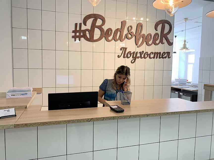 администратор в хостел вакансии. администратор в хостел вакансии. ресепшн хостела. девочки администраторы хостела красивые. сотрудники гостиницы.