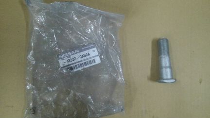 Шпилька колеса заднего Nissan Cabstar 432229X50A